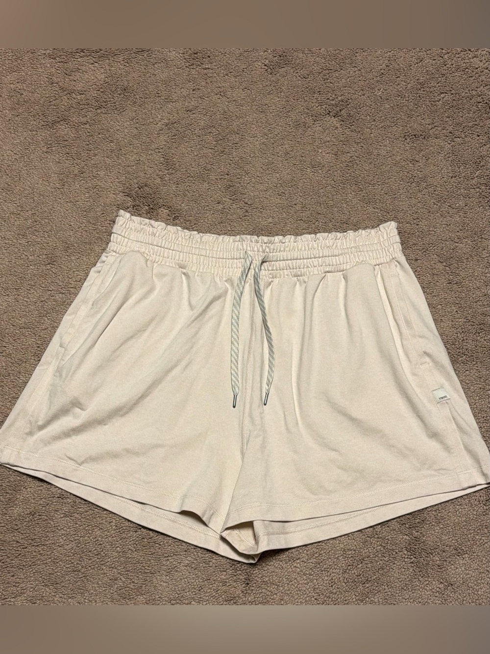 Vuori Halo Shorts in Cream size XL